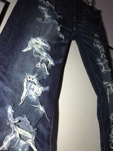 Pantalón De Jean Azul Con Detalles Rotos (american Eagle)