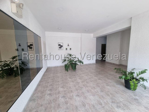 Ana Karina Molleja Vende Amplio Apartamento Zona Este Barquisimeto, Lara/ Akm