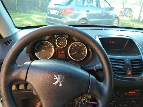 Peugeot 207 1.4 Sedan Hdi Xr 2011