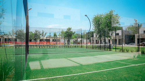 Casa En Venta En Los Lirios En Montemorelos