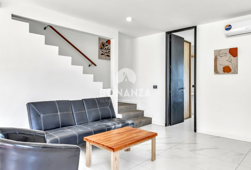 Casa En Venta A 50 Metros De La Playa. Piriápolis - Punta Colorada. Piscina 3 Dormitorios, 3 Baños