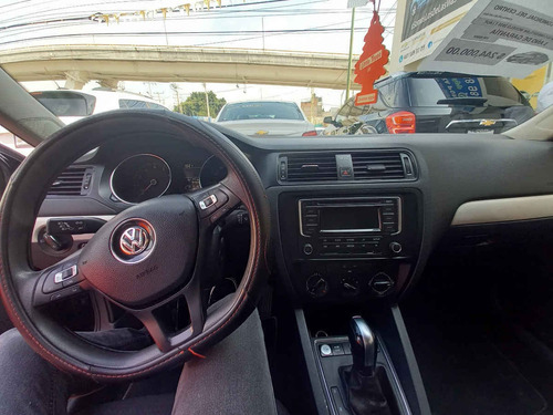 Imagen 10 de 12 de Volkswagen Jetta 2016 4p Comfortline L5/2.5 Aut