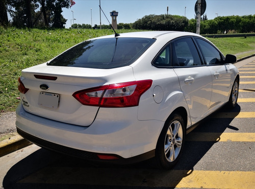 Ford Focus 1.6 4p