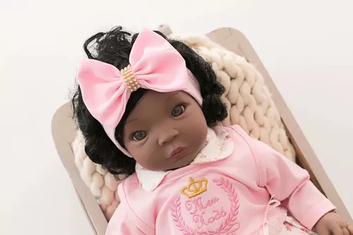 Bebê Reborn Negra com Cabelo Cacheado – Outlet Mamães