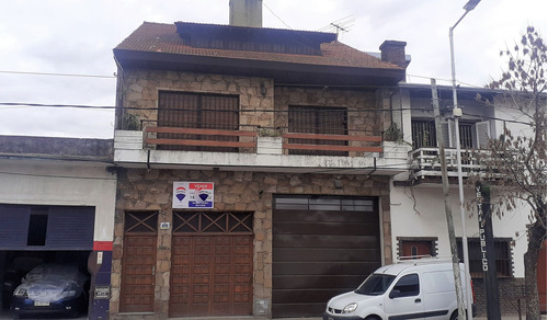 Venta Oportunidad Triplex De Categoría Avellaneda