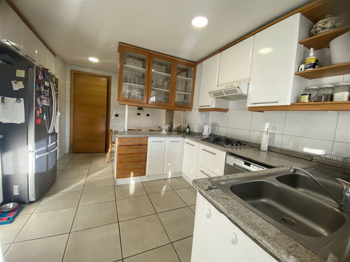 Departamento En Venta De 4 Dorm. 2 Estacs. En Lo Barnechea