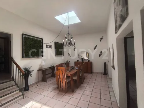 Venta De Casa Residencial El Fraccionamiento Burgos