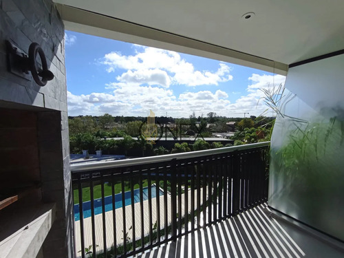 Venta De Apartamento De 3 Dormitorios De Lujo En Carrasco, Montevideo