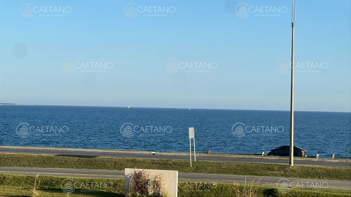 Venta Apartamento 2 Dormitorios. Playa Mansa, Punta Del Este.