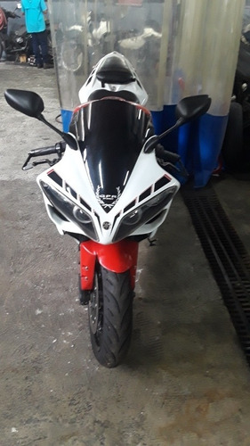 Imagen 3 de 12 de Yamaha R1 R1