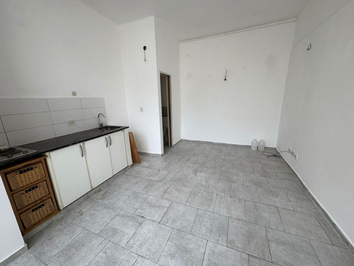 Venta Departamento De Pasillo Un Dormitorio