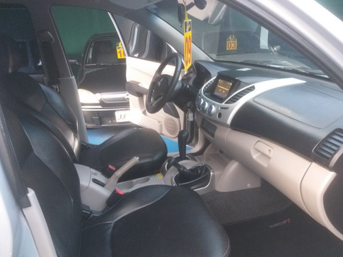 Imagem 10 de 12 de Mitsubishi L200 2009 3.2 Triton Hpe Cab. Dupla 4x4 Aut. 4p