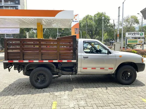 Nissan Np300 Frontier 2.4 Estacas 2013