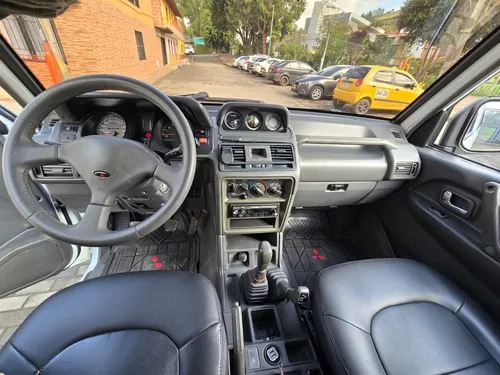 Mitsubishi Montero 3.0 V13