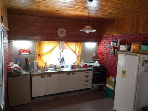 Imagen 11 de 19 de Casa De Dos Dormitorios, Un Baño, Cochera Y Jardin En Barrrio Abadia