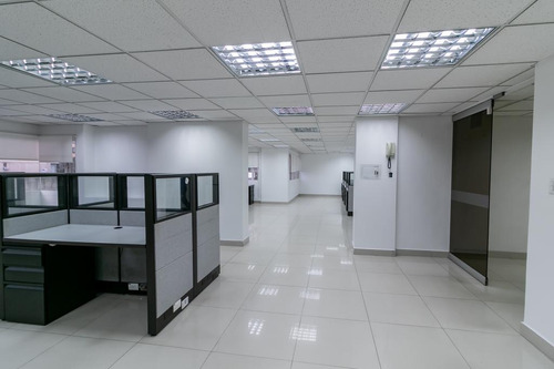 Oficina En Arriendo En Centro Internacional. Cod A1094004