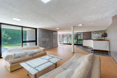 Jardines Del Pedregal, Casa En Tranquila Calle Cerrada Con Amplios Espacios
