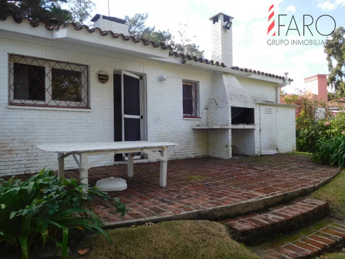 Oportunidad Destacada.construcción Solida Sobre Muy Buen Terreno, Ubicada En Golf