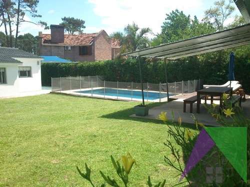 Vendo Y Alquilo Casa En Punta Del Este, Zona Jardines De Córdoba.- Ref: 29790