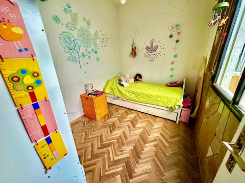 Imagen 6 de 14 de Linda Oportunidad! Prox. Almiròn Y Legrand. Muy Buena Ubicaciòn. Fondo Con Parrillero Y Garage, Mas Escritorio Con Baño En Planta Baja.