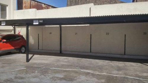 Imagen 2 de 9 de Departamento 2amb Con Patio Y Cochera En Banfield