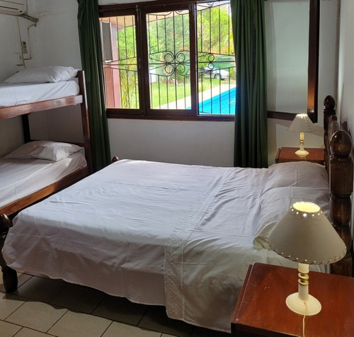 Imagen 6 de 18 de Alquiler De Casa Por Dia Con Piscina Y Quincho (uso Exclusivo). Ubicada En La Ciudad De Las Cataratas Del Iguazú, Puerto Iguazú, Misiones. Zona Céntrica