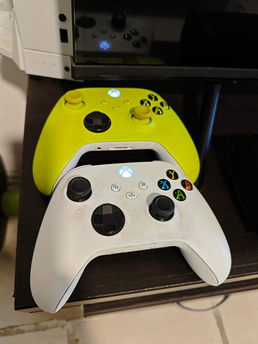 Xbox Series S 512gb Combo C/ Control Extra, Stand Y Headset (Usado)