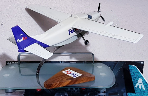Cessna 208b Caravan Fedex Modelo De Escritorio A Escala