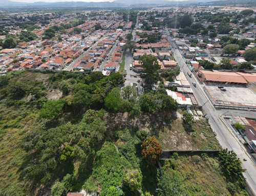 Terreno En Venta, Con Gran Potencia Comercial, Rafael Gamarra Te Ofrece, En Plena Avenida Bolivar De Los Rastrojos, Acceso Directo A La Intercomunal Barquisimeto-cabudare, Con Un Area De 9142,81 M2