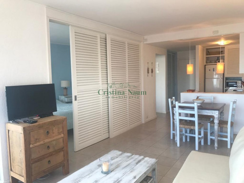 Apartamento En Península 1 Dormitorio Con Balcón- Ref: 37781
