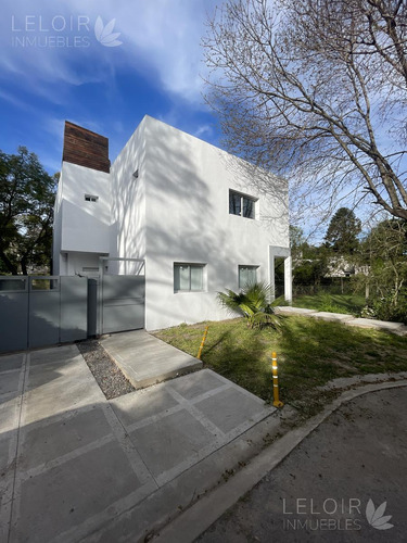 Casa En Venta 5 Amb En Parque Leloir