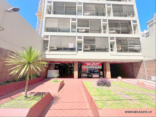 Venta Cómoda Oficinas En Centro Posilidad De Financiacion Y Equipada Para 3 Despachos