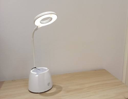 Imagen 3 de 7 de Lampara De Mesa Escritorio Táctil Con Batería Y Porta Objeto