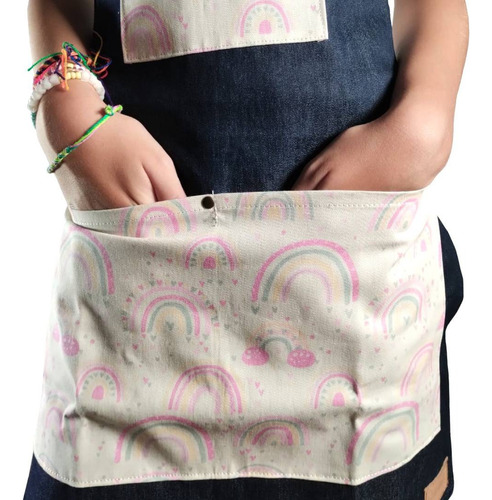 Delantal Infantil Guambia Capsula 24 Jean Y Gabardina Color Azul Oscuro Diseño De La Tela Estampado Arcoíris