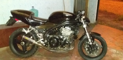 Triumph 955i Estilizada