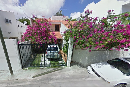 Bonita Casa En Remate Bancario Ubicada En C. Ciprés, Cancún, Q.r. Sk04