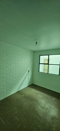 Casa Con Amplio Terreno En Colina