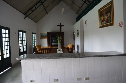 Chácara Em Guararema, Capacidade Aprox. 80 Dormindo, 10 Mil M², Acesso Fácil, Local Calmo.
