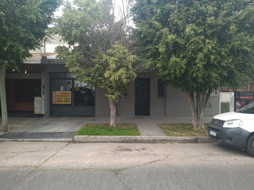 Imagen 1 de 14 de Impecable Casa En Venta De 3 Ambientes, Con Pileta Y Quincho