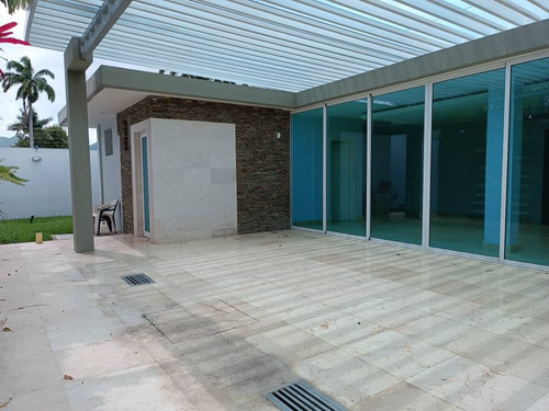Casa A Estrenar, Urbanización Guaparo (soc-014) Luz Coelho