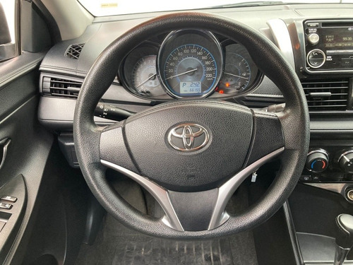 Imagen 8 de 15 de Toyota Yaris 2017 1.5 Core At Sedan Cvt