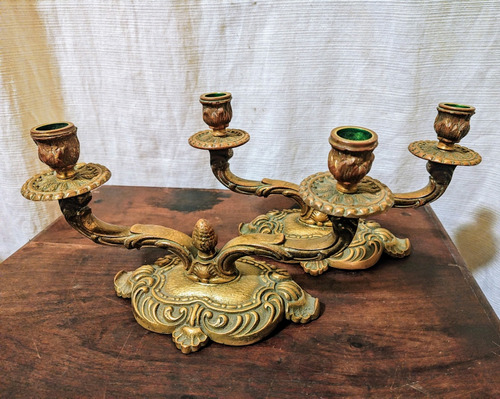 Antiguo Par De Candelabros De Bronce 