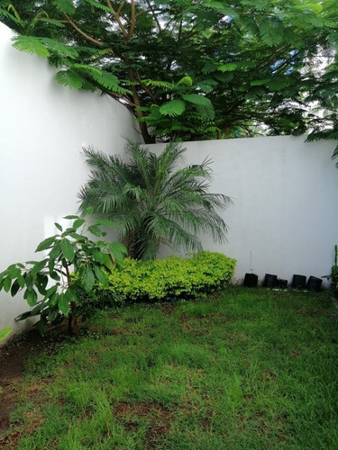 Imagen 1 de 15 de Casa Amueblada En Renta En Juriquilla Santa Fe