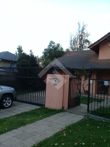 Casa En Venta De 4 Dorm. En Peñalolén