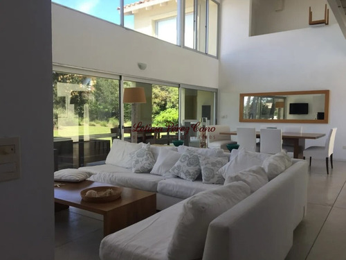 Venta Casa En Laguna Blanca, Manantiales 4 Dormitorios - Ref: 18916