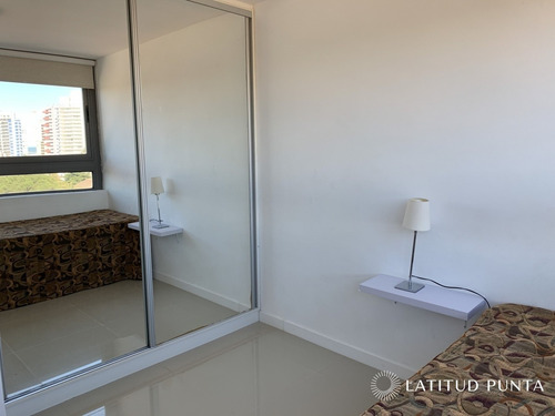 Apartamento En Brava- Ref: 614