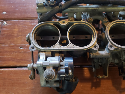 Cuerpo De Aceleracion Yamaha R1 Incompleto Año 2004 A 2006 (Usado)