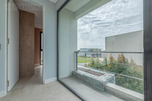 Casa En Venta En Puertos / Escobar