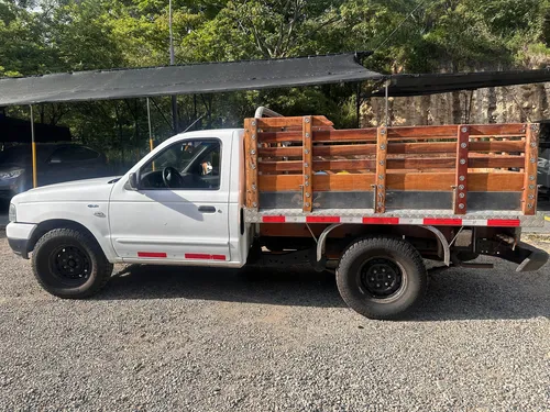 Ford F22 2.2 Estacas, Capacidad De Carga 1t