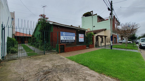 Imagen 2 de 23 de Venta - Casa Cuatro Ambientes Con Garaje Y Departamento - Irala 6071